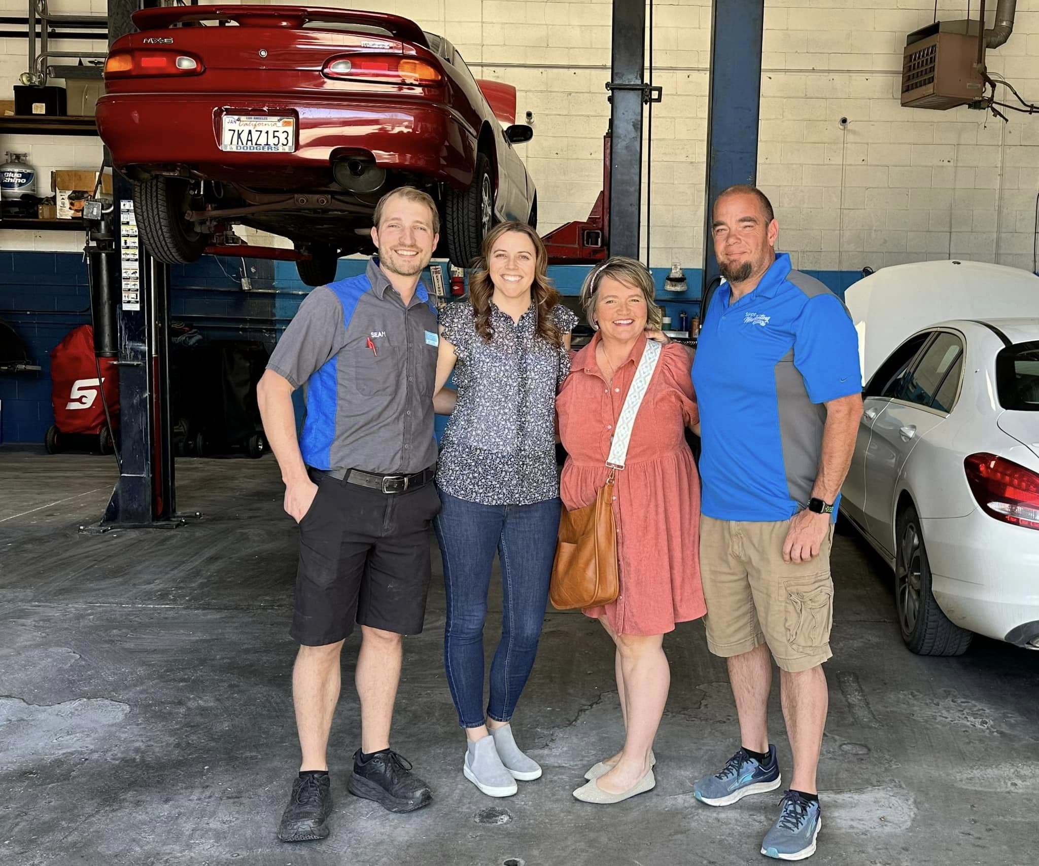 Shop Marketing Pros Meeting Clients Shop Marketing Pros Meeting Clients