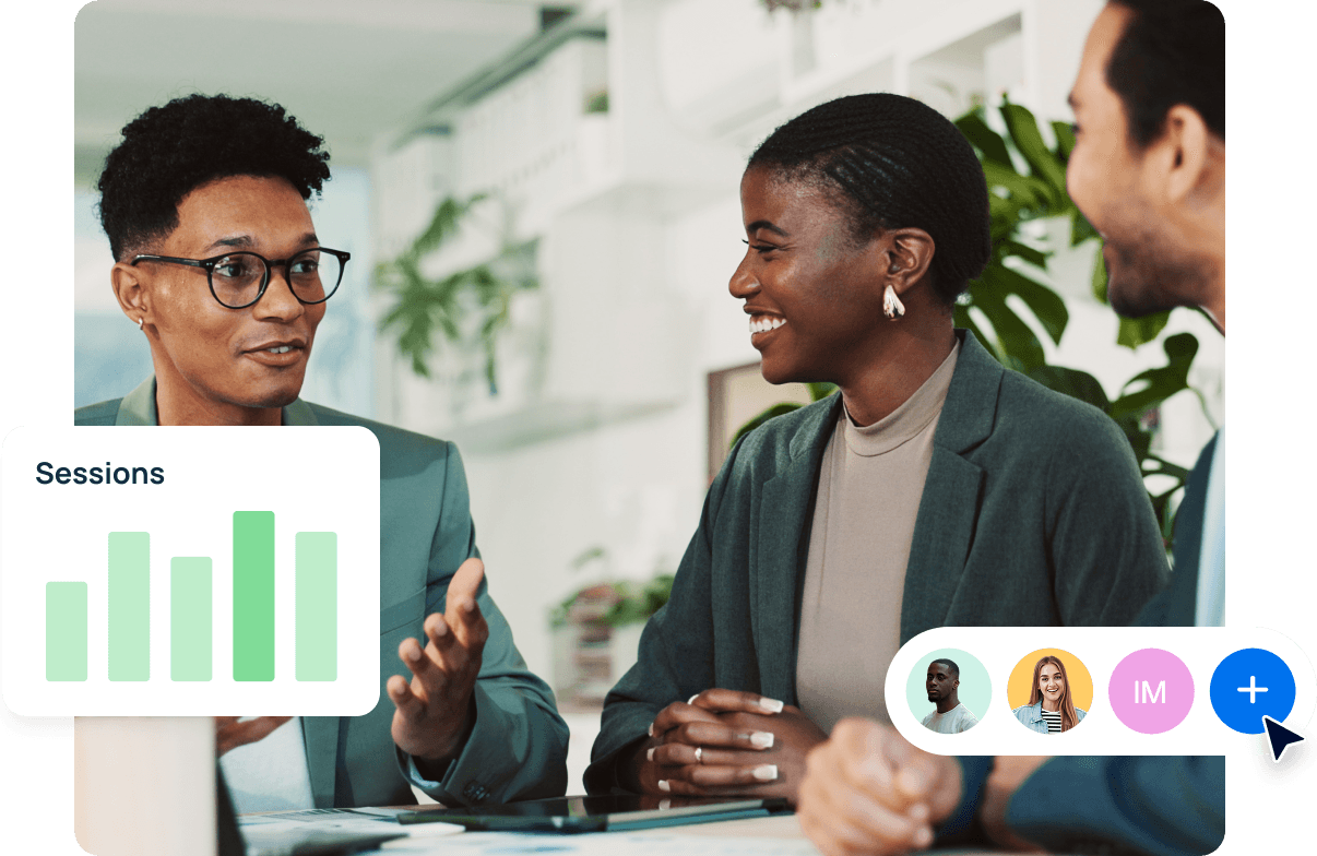 Bild von drei personen aus einer marketingagentur, die sich die zentralisierten marketing-analysen in AgencyAnalytics ansehen