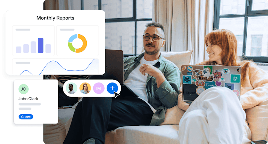 Ilustração de pessoas usando os recursos de relatórios automatizados da AgencyAnalytics
